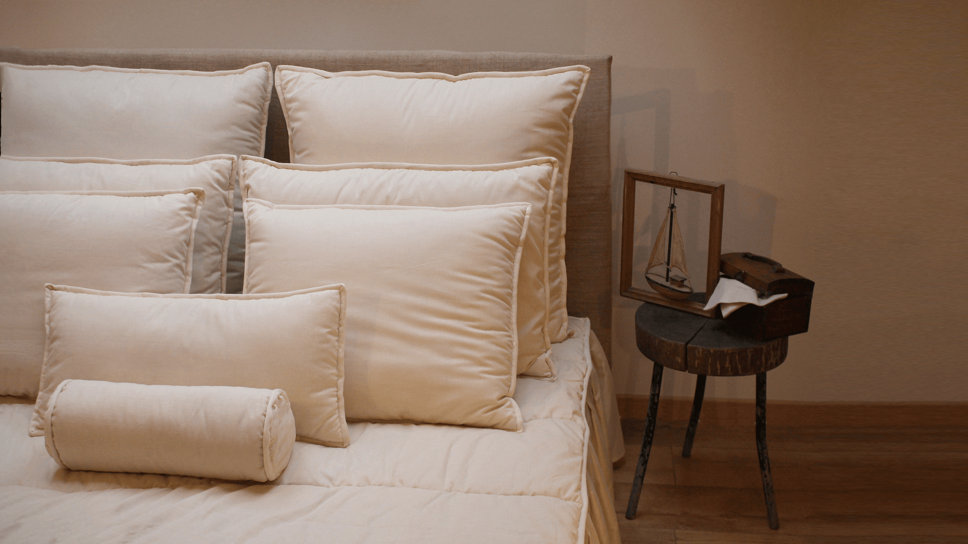 bedroom goals decorations pillows2