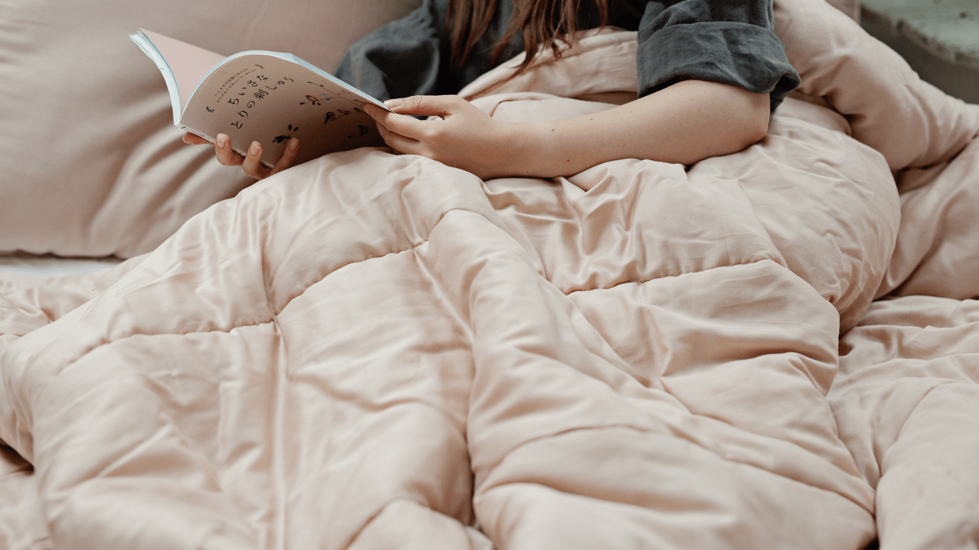 reading bed soft comfy blanket